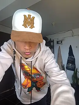 Snapshot of Edward_Milleer chatting on 10/27/25, 04:11 Edward Milleer online show from 10/27/25, 04:11