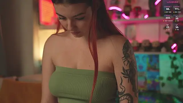 Snapshot of Charmings_054 chatting on 02/07/25, 05:18 Charmings 054 online show from 02/07/25, 05:18