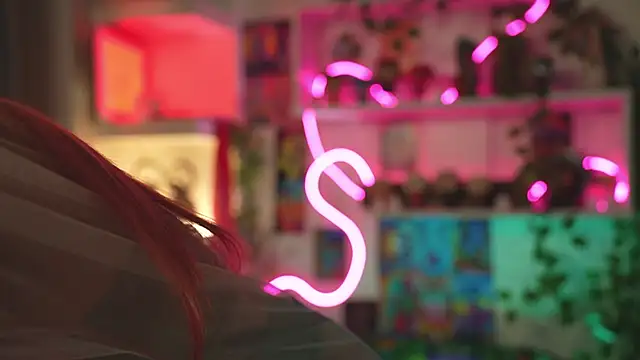 Snapshot of Charmings_054 chatting on 02/19/25, 05:06 Charmings 054 online show from 02/19/25, 05:06