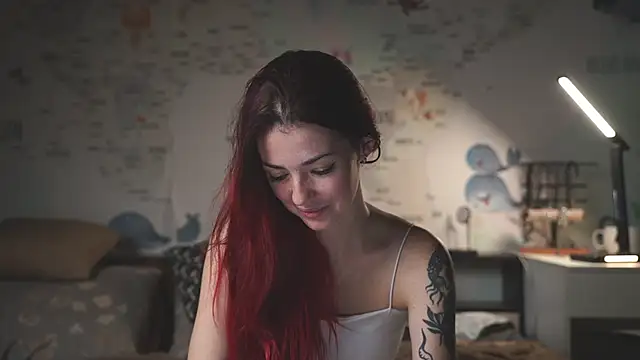 Snapshot of Charmings_054 chatting on 10/27/25, 06:01 Charmings 054 online show from 10/27/25, 06:01