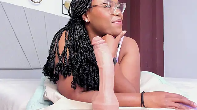 Snapshot of Makena_gh chatting on 05/08/26, 03:23 Makena gh online show from 05/08/26, 03:23