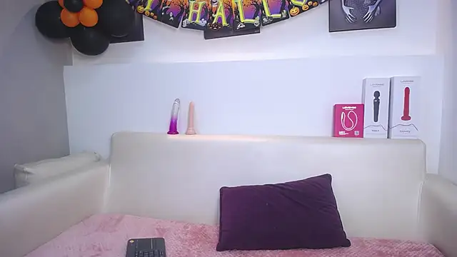 Melodi Roux online show from 10/31/25, 01:12