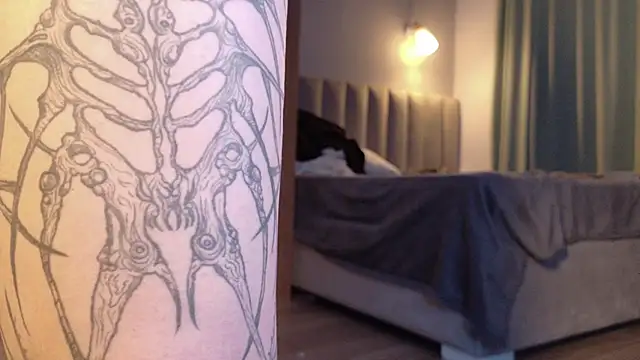 Yuriko May online show from 09/11/25, 04:18