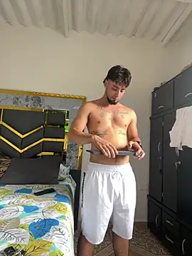 Snapshot of MattDevon chatting on 09/18/25, 08:44 MattDevon online show from 09/18/25, 08:44