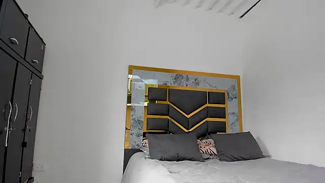 Snapshot of MattDevon chatting on 10/04/25, 10:19 MattDevon online show from 10/04/25, 10:19