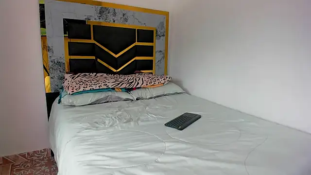 Snapshot of MattDevon chatting on 10/14/25, 05:36 MattDevon online show from 10/14/25, 05:36