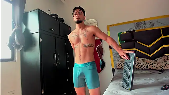 Snapshot of MattDevon chatting on 11/11/25, 06:41 MattDevon online show from 11/11/25, 06:41