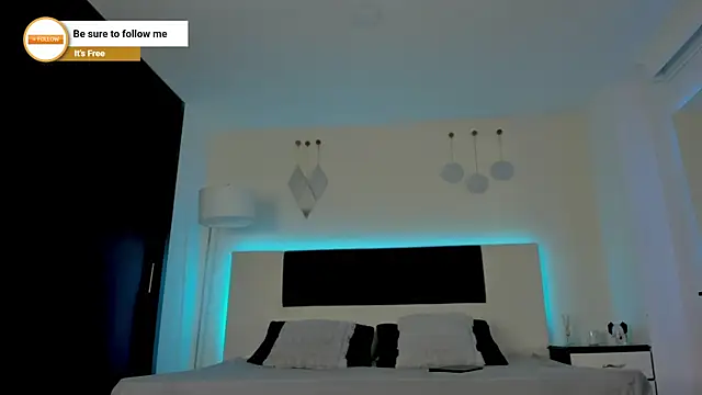 Snapshot of MattDevon chatting on 12/18/25, 04:40 MattDevon online show from 12/18/25, 04:40