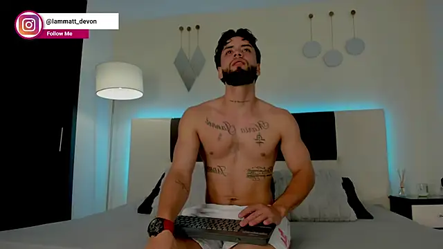 Snapshot of MattDevon chatting on 12/23/25, 04:21 MattDevon online show from 12/23/25, 04:21