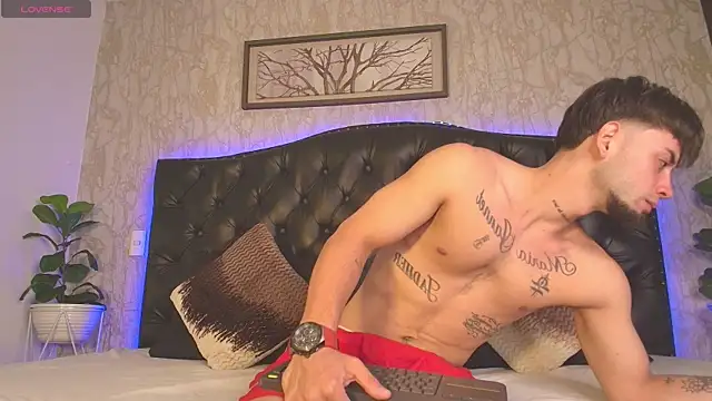 Snapshot of MattDevon chatting on 01/12/26, 06:35 MattDevon online show from 01/12/26, 06:35