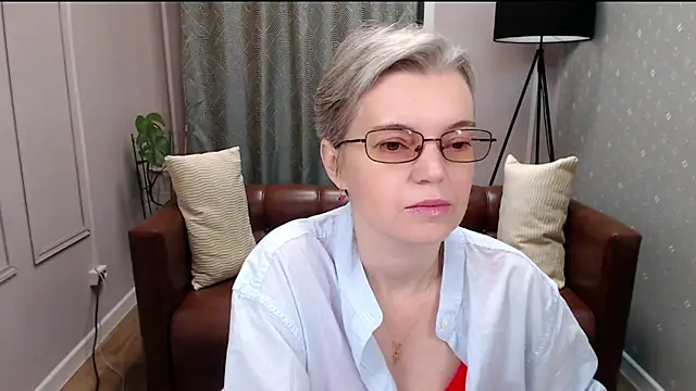 Cutie Erikaa1 online show from 10/31/25, 02:12