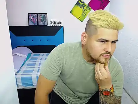 Snapshot of pitbullveryhot chatting on 12/06/24, 05:22 pitbullveryhot online show from 12/06/24, 05:22