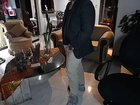 Snapshot of pitbullveryhot chatting on 02/06/25, 06:51 pitbullveryhot online show from 02/06/25, 06:51