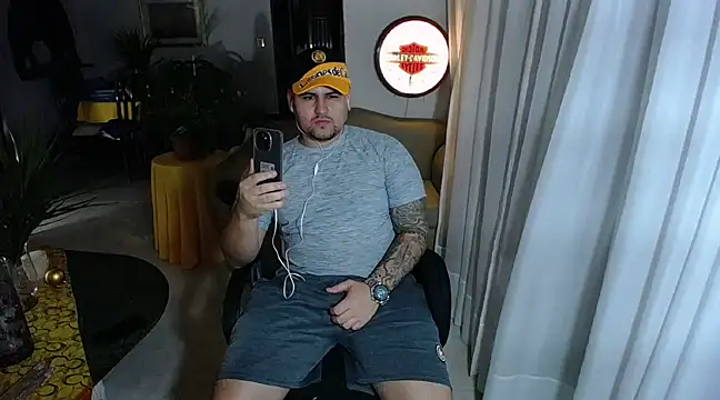 Snapshot of pitbullveryhot chatting on 02/10/25, 09:58 pitbullveryhot online show from 02/10/25, 09:58