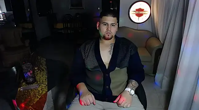 Snapshot of pitbullveryhot chatting on 03/05/25, 04:13 pitbullveryhot online show from 03/05/25, 04:13