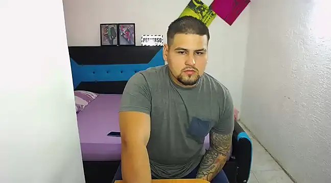 Snapshot of pitbullveryhot chatting on 03/11/25, 11:26 pitbullveryhot online show from 03/11/25, 11:26