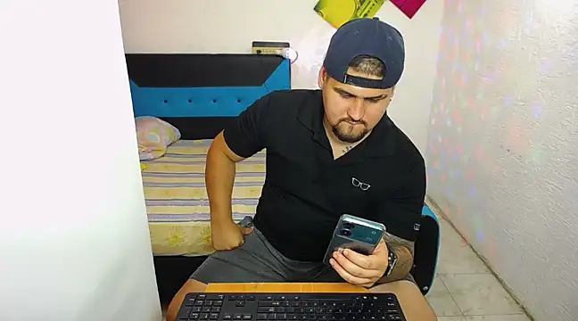 Snapshot of pitbullveryhot chatting on 03/15/25, 06:14 pitbullveryhot online show from 03/15/25, 06:14