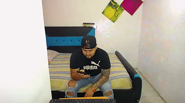 Snapshot of pitbullveryhot chatting on 03/18/25, 06:37 pitbullveryhot online show from 03/18/25, 06:37