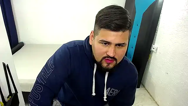 Snapshot of pitbullveryhot chatting on 10/13/25, 12:38 pitbullveryhot online show from 10/13/25, 12:38