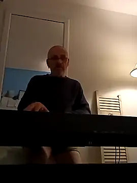 Snapshot of geilerschwanz64 chatting on 01/13/25, 01:45 geilerschwanz64 online show from 01/13/25, 01:45