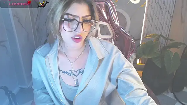 Kitty fox b online show from 10/31/25, 01:06