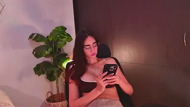 Snapshot of Scarlett_grand chatting on 06/28/26, 03:40 Scarlett grand online show from 06/28/26, 03:40