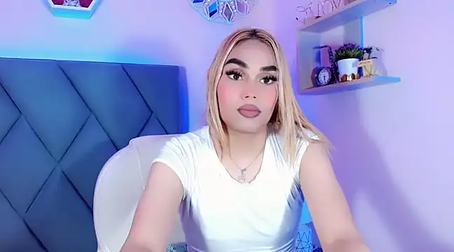 Snapshot of Hallyhott chatting on 12/03/24, 06:49 Hallyhott online show from 12/03/24, 06:49