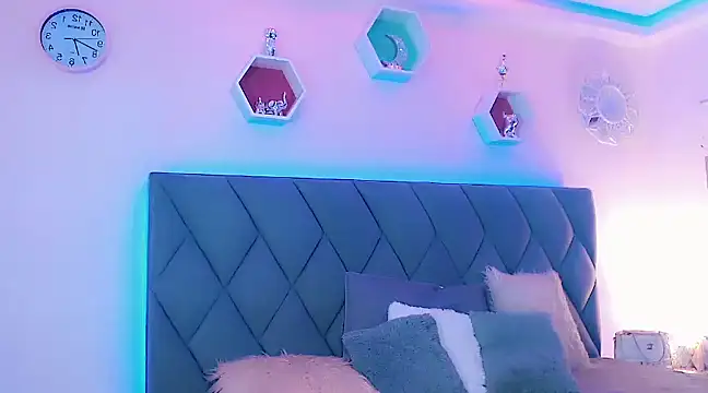 Snapshot of Hallyhott chatting on 12/08/24, 12:41 Hallyhott online show from 12/08/24, 12:41