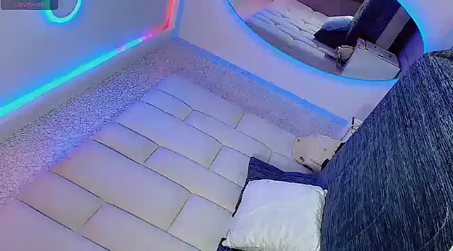 Snapshot of Hallyhott chatting on 03/03/25, 04:25 Hallyhott online show from 03/03/25, 04:25