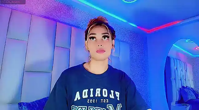 Snapshot of Hallyhott chatting on 03/10/25, 10:59 Hallyhott online show from 03/10/25, 10:59