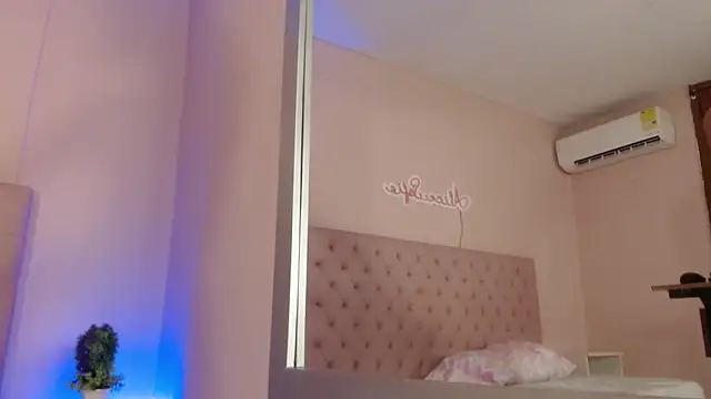 alice sofia online show from 10/07/25, 12:02