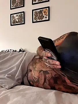 Snapshot of tattooedtwc chatting on 12/21/25, 05:42 tattooedtwc online show from 12/21/25, 05:42