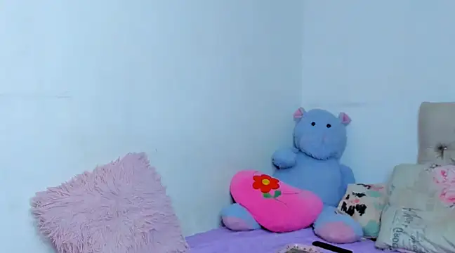 Snapshot of StassieBell chatting on 12/27/24, 01:18 StassieBell online show from 12/27/24, 01:18