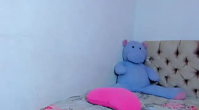 Snapshot of StassieBell chatting on 01/08/25, 05:37 StassieBell online show from 01/08/25, 05:37