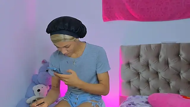 Snapshot of StassieBell chatting on 03/05/25, 07:38 StassieBell online show from 03/05/25, 07:38