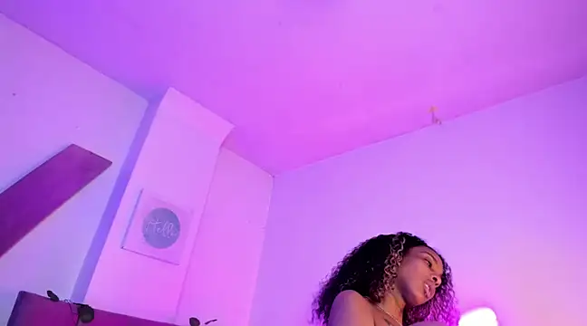 Snapshot of Triipsy chatting on 12/16/24, 10:45 Triipsy online show from 12/16/24, 10:45