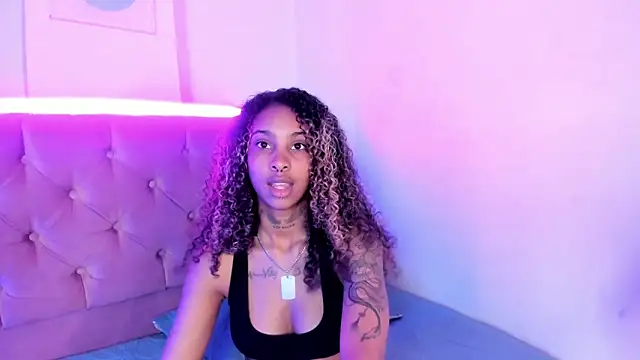 Snapshot of Triipsy chatting on 02/10/25, 10:30 Triipsy online show from 02/10/25, 10:30