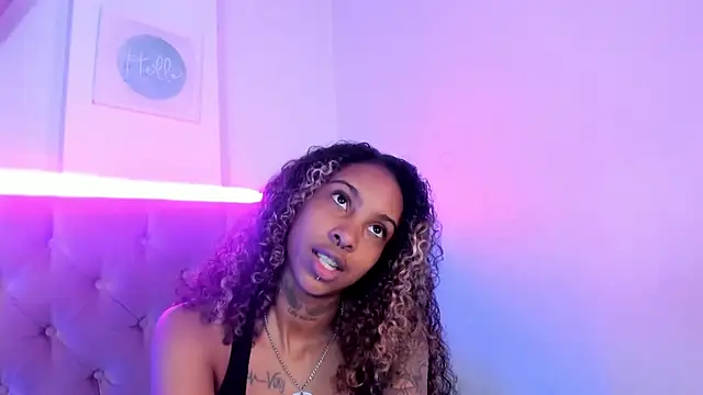 Snapshot of Triipsy chatting on 02/11/25, 11:01 Triipsy online show from 02/11/25, 11:01