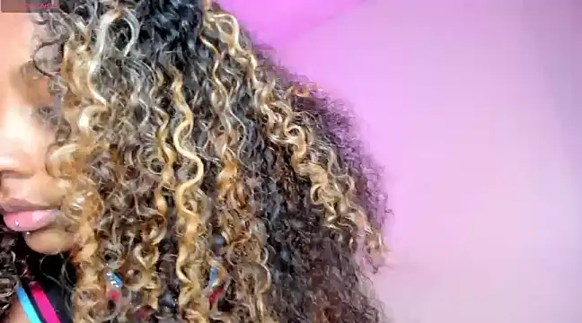 Snapshot of Triipsy chatting on 02/14/25, 01:56 Triipsy online show from 02/14/25, 01:56