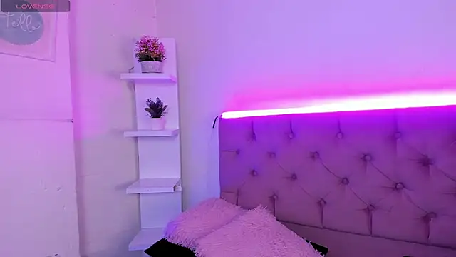 Snapshot of Triipsy chatting on 02/20/25, 11:10 Triipsy online show from 02/20/25, 11:10