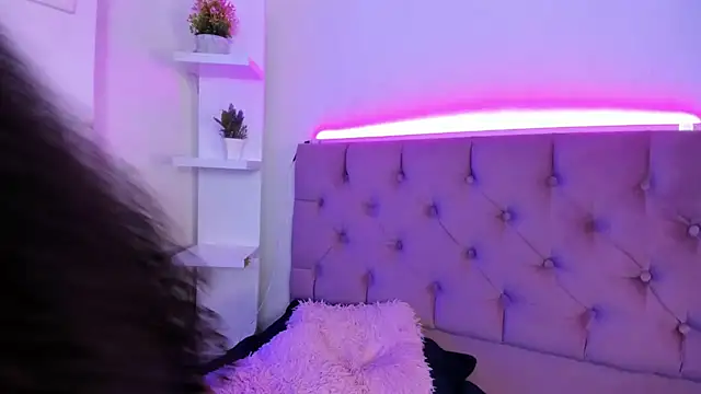 Snapshot of Triipsy chatting on 03/18/25, 01:21 Triipsy online show from 03/18/25, 01:21