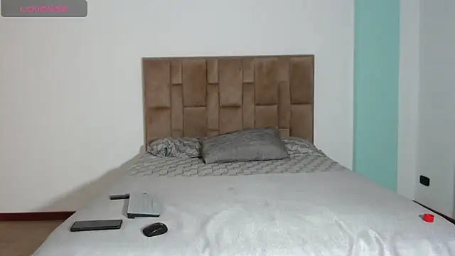 aleejhandraa online show from 11/09/25, 09:13