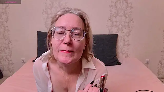 Moonlight Jasmine online show from 02/06/25, 12:43