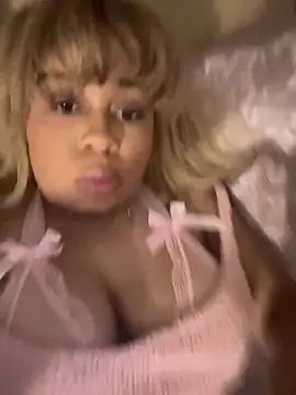 Snapshot of camiliaskye chatting on 12/23/24, 01:08 camiliaskye online show from 12/23/24, 01:08