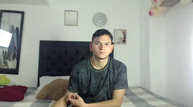 Snapshot of Latin_Boy24 chatting on 12/31/24, 06:46 Latin Boy24 online show from 12/31/24, 06:46