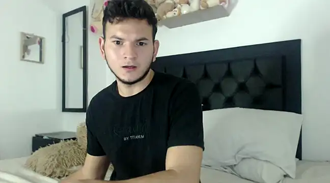 Snapshot of Latin_Boy24 chatting on 02/12/25, 04:44 Latin Boy24 online show from 02/12/25, 04:44