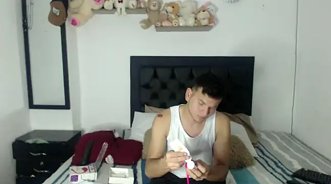 Snapshot of Latin_Boy24 chatting on 02/21/25, 03:12 Latin Boy24 online show from 02/21/25, 03:12