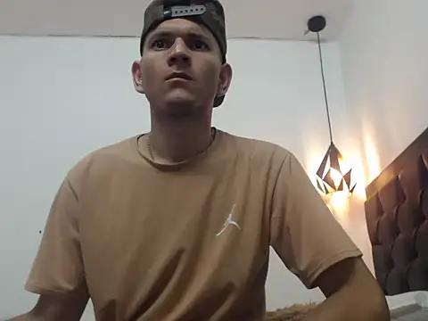 Snapshot of Latin_Boy24 chatting on 10/04/25, 01:09 Latin Boy24 online show from 10/04/25, 01:09