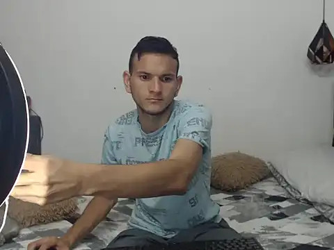 Snapshot of Latin_Boy24 chatting on 10/13/25, 04:29 Latin Boy24 online show from 10/13/25, 04:29