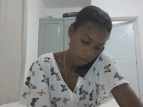 Snapshot of adele-33 chatting on 09/28/25, 10:48 adele-33 online show from 09/28/25, 10:48